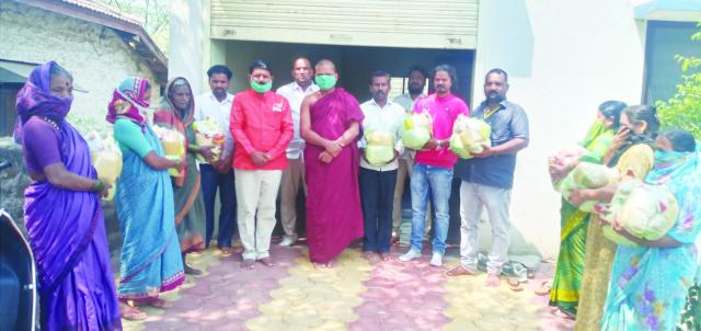 ದಿನಸಿ ಆಹಾರ ಸಾಮಗ್ರಿಗಳ ಕಿಟ್ ವಿತರಣೆ
